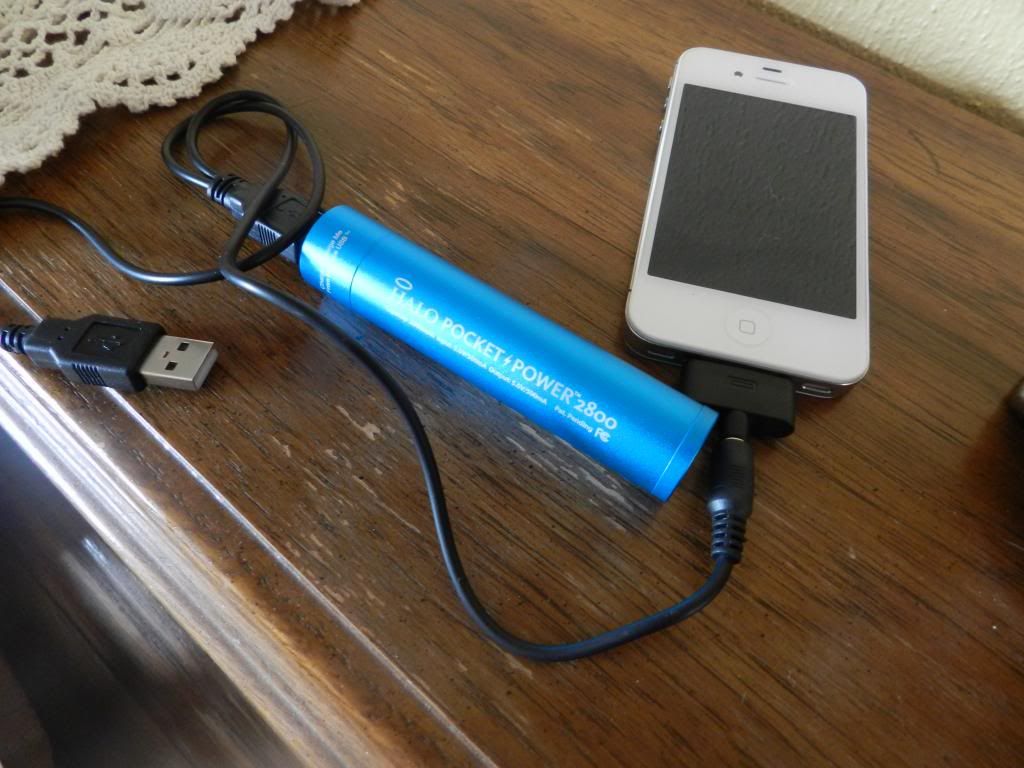 Halo Pocket Power 2800 charging an iPhone 4s
