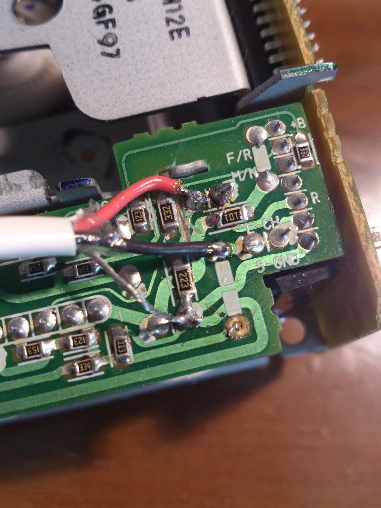 hacking tape player in BWM 528i E39 to add AUX audio input